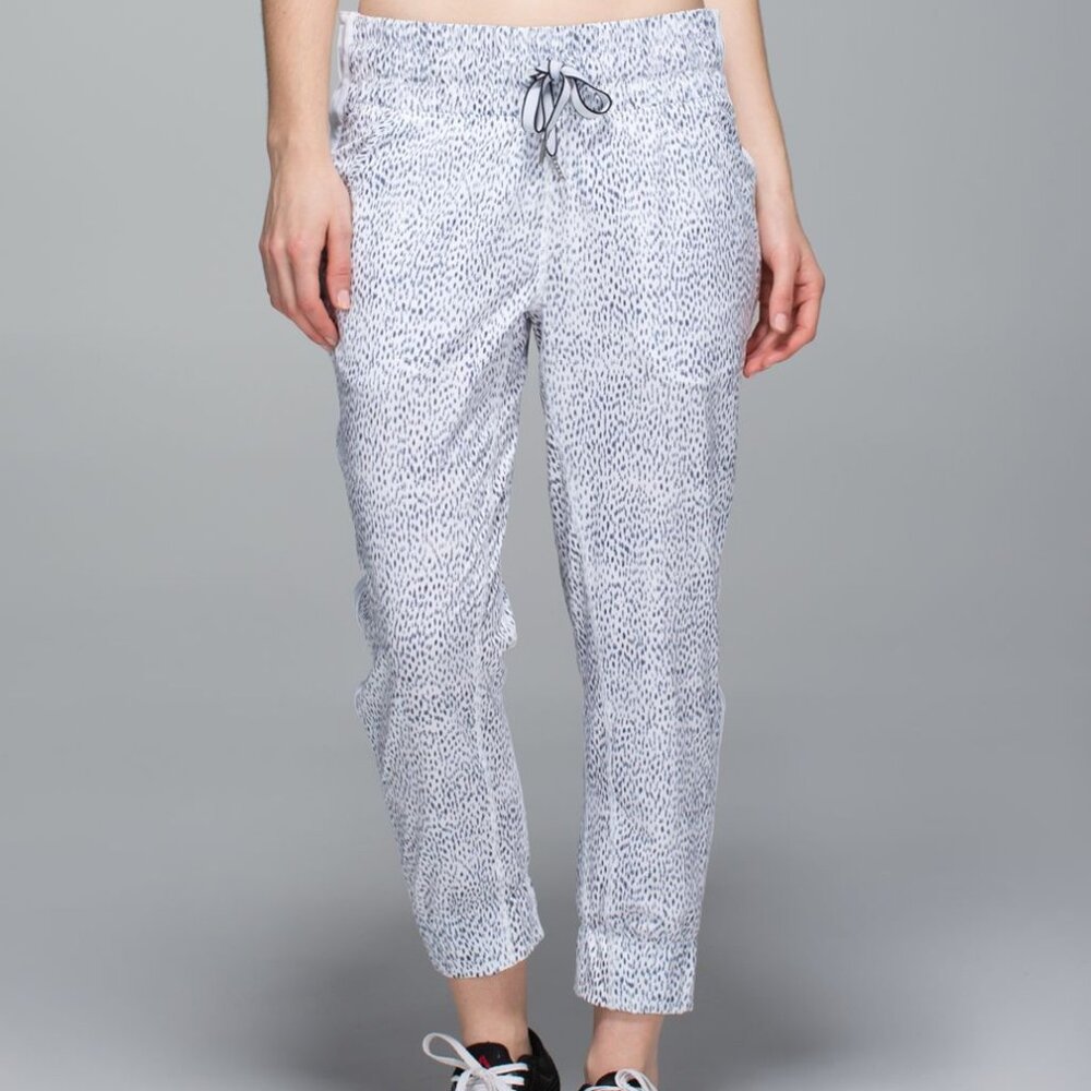 LULULEMON Tear Away Pant - Dottie Dash White Black - Size 6 - VEUC